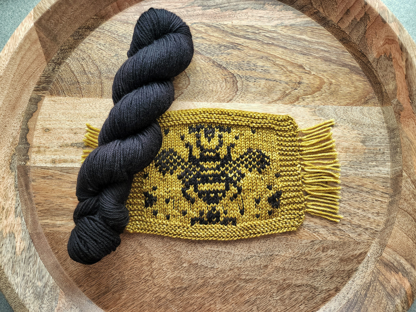 PRE-ORDER: Mellifera Infinity Cowl Kit (Knit)