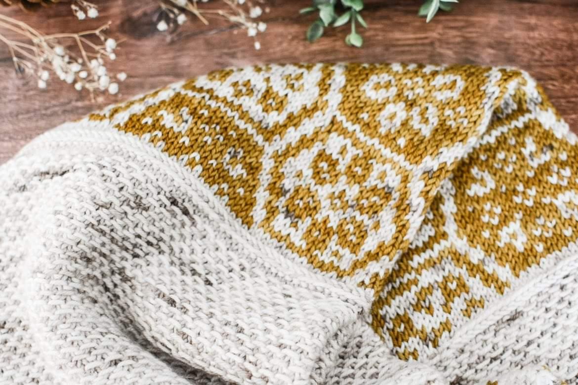 PRE-ORDER: Mellifera Infinity Cowl Kit (Knit)