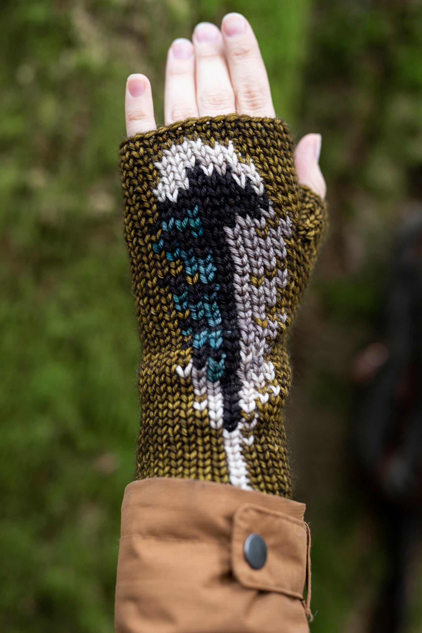 Crochet Pattern: The Blue Jay Mitts