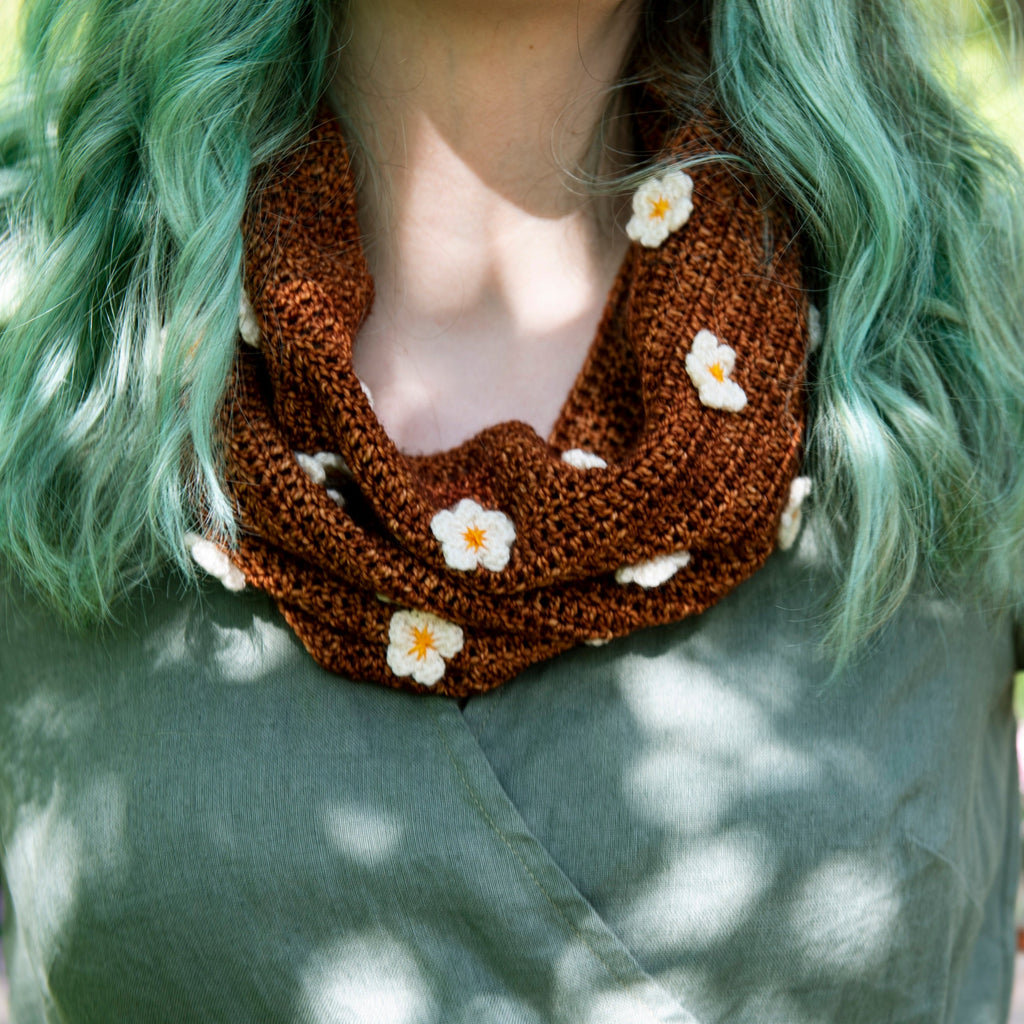 Crochet Pattern: The Daisy Chain Cowl
