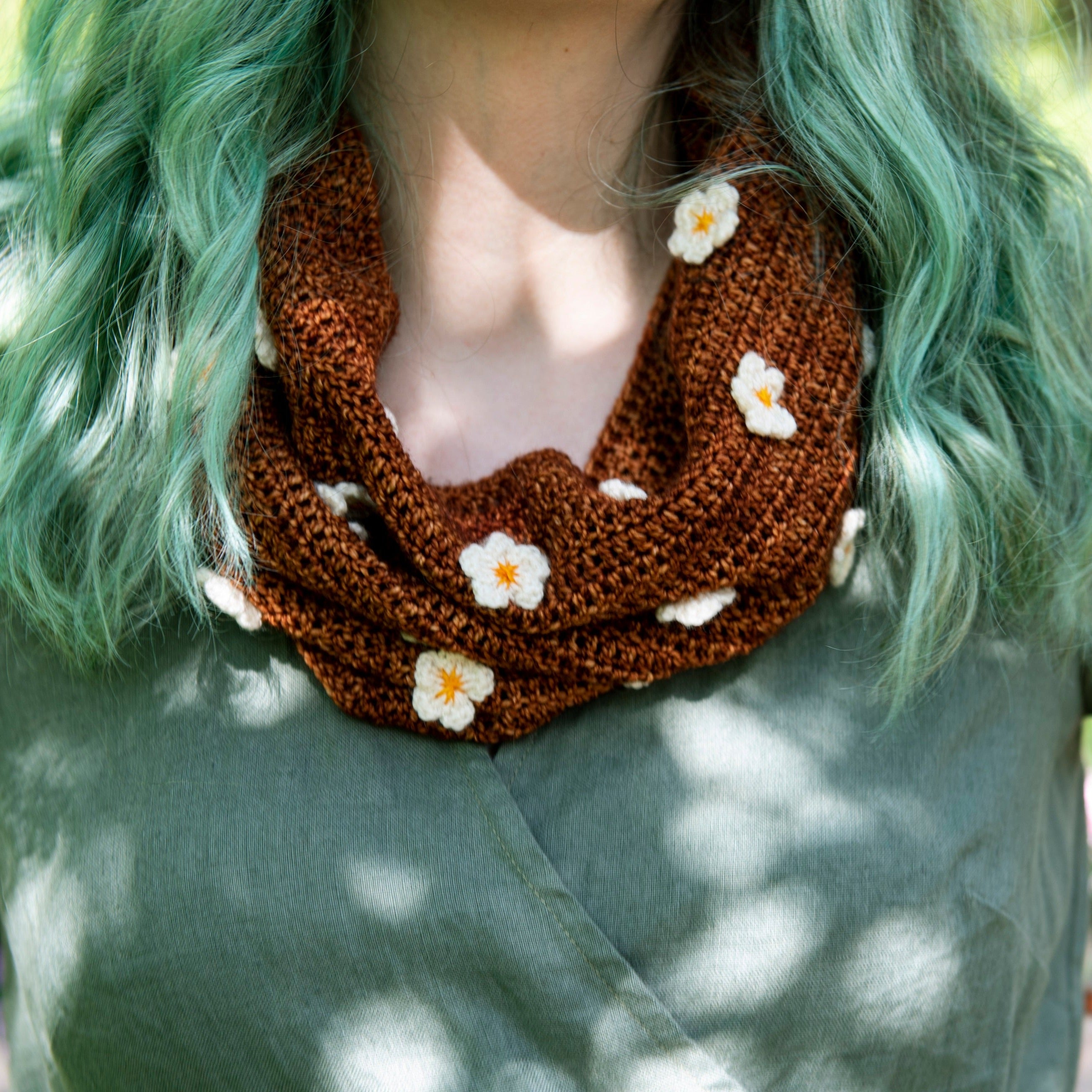 Crochet Pattern: The Daisy Chain Cowl