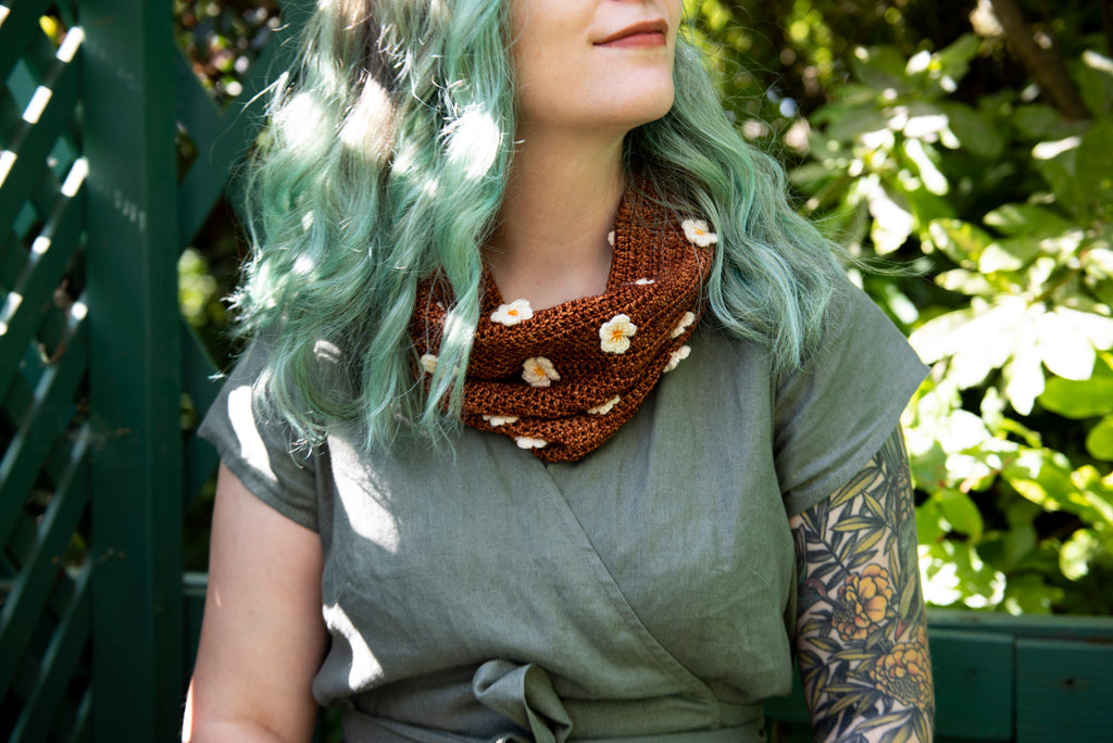 Crochet Pattern: The Daisy Chain Cowl